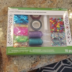 Creatology brand new embellishments 16 piece set g